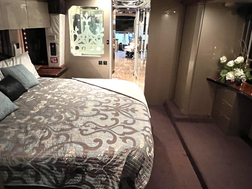 2003 Prevost Featherlite H3-45 For Sale