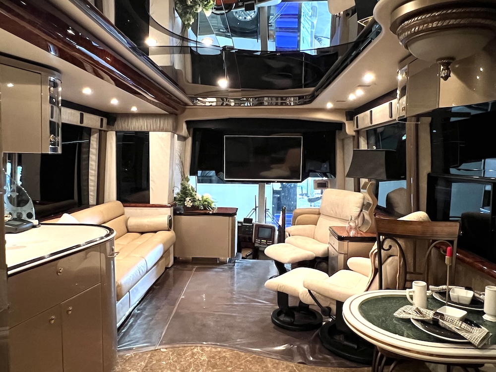 2003 Prevost Featherlite H3-45 For Sale