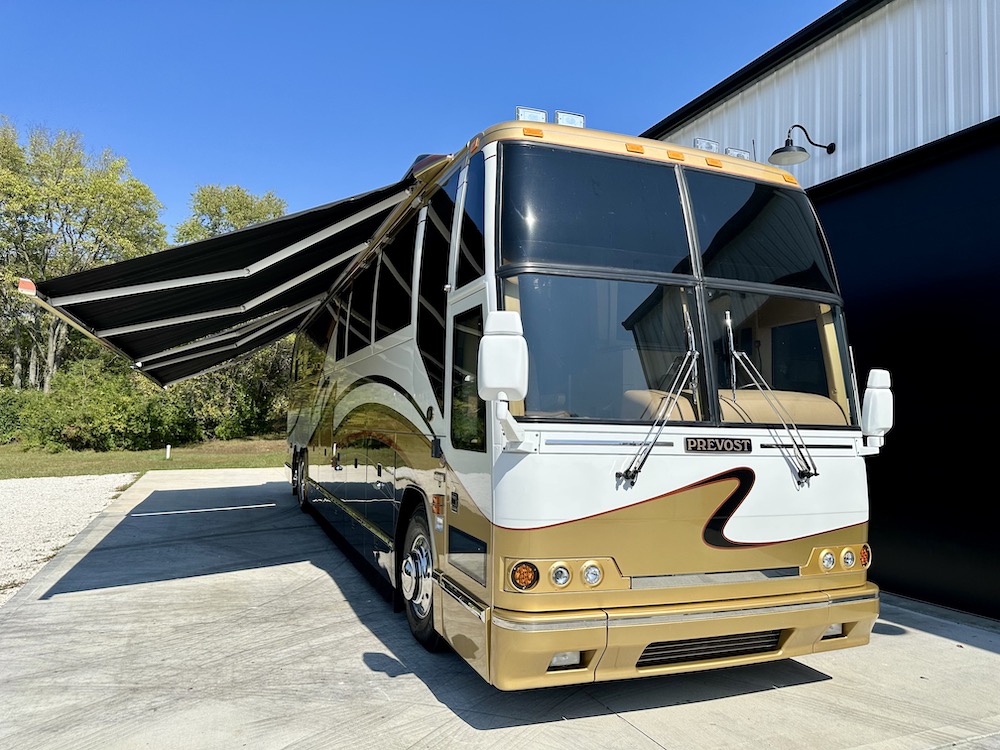 2003 Prevost Featherlite H3-45 For Sale