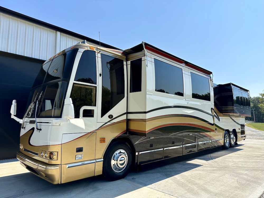 2003 Prevost Featherlite H3-45 For Sale