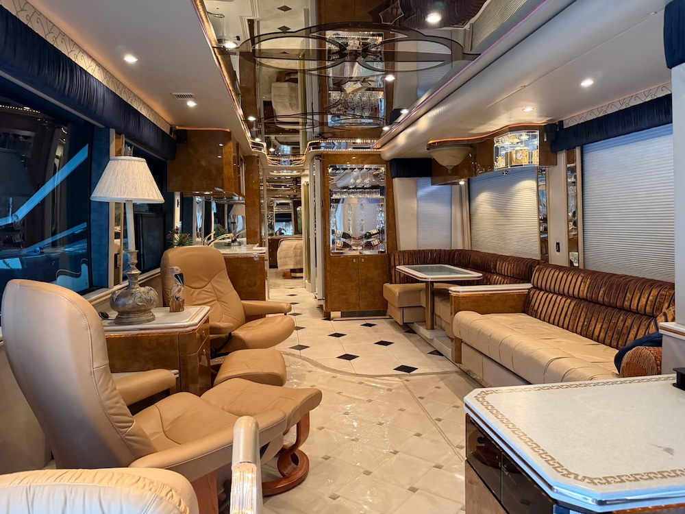 2003 Prevost Featherlite H3-45 For Sale