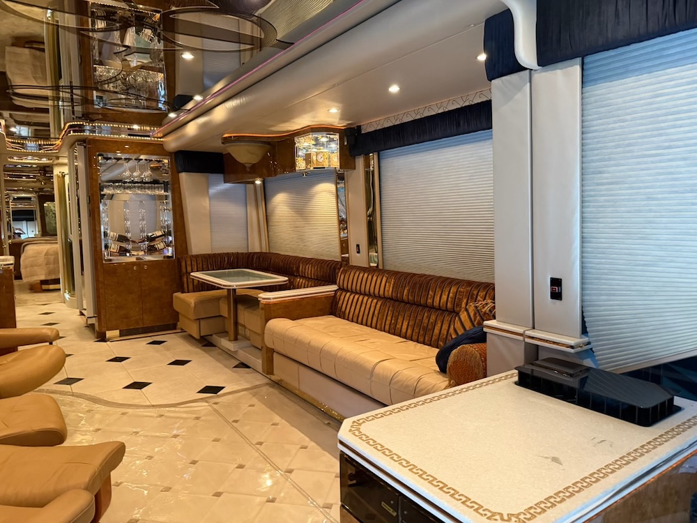 2003 Prevost Featherlite H3-45 For Sale