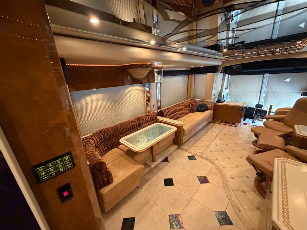 2003 Prevost Featherlite H3-45 For Sale