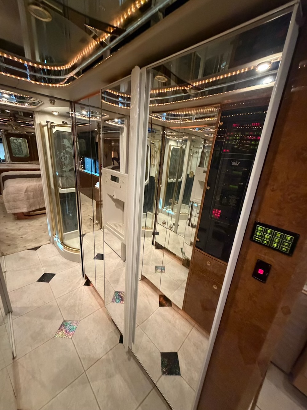 2003 Prevost Featherlite H3-45 For Sale