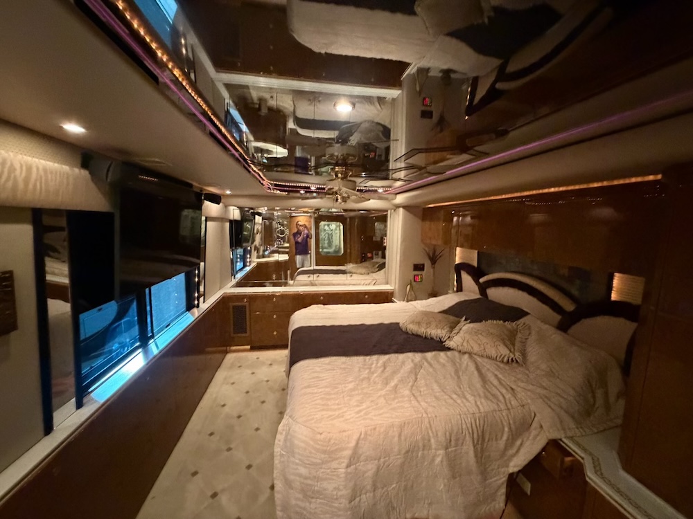 2003 Prevost Featherlite H3-45 For Sale