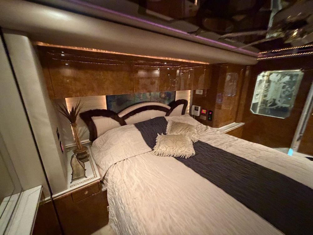 2003 Prevost Featherlite H3-45 For Sale