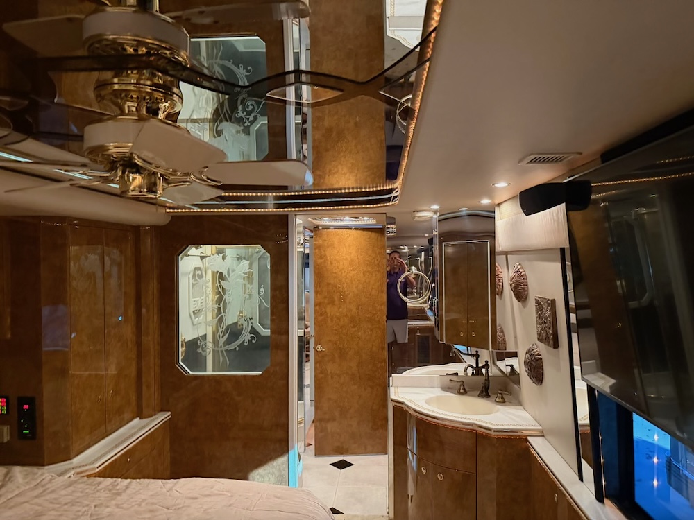 2003 Prevost Featherlite H3-45 For Sale