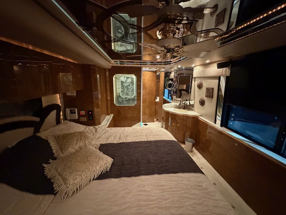 2003 Prevost Featherlite H3-45 For Sale