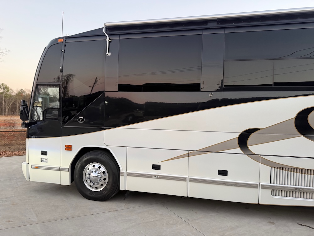 2003 Prevost Featherlite H3-45 For Sale