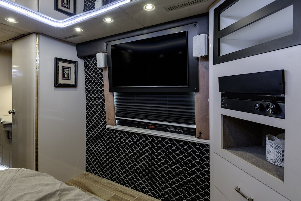 2003 Prevost XLII For Sale