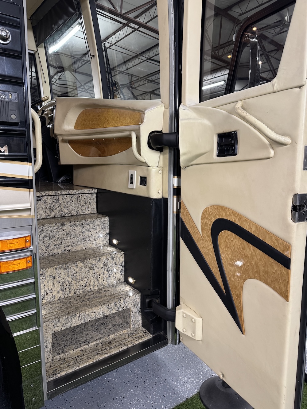 2003 Prevost Millennium XLII For Sale