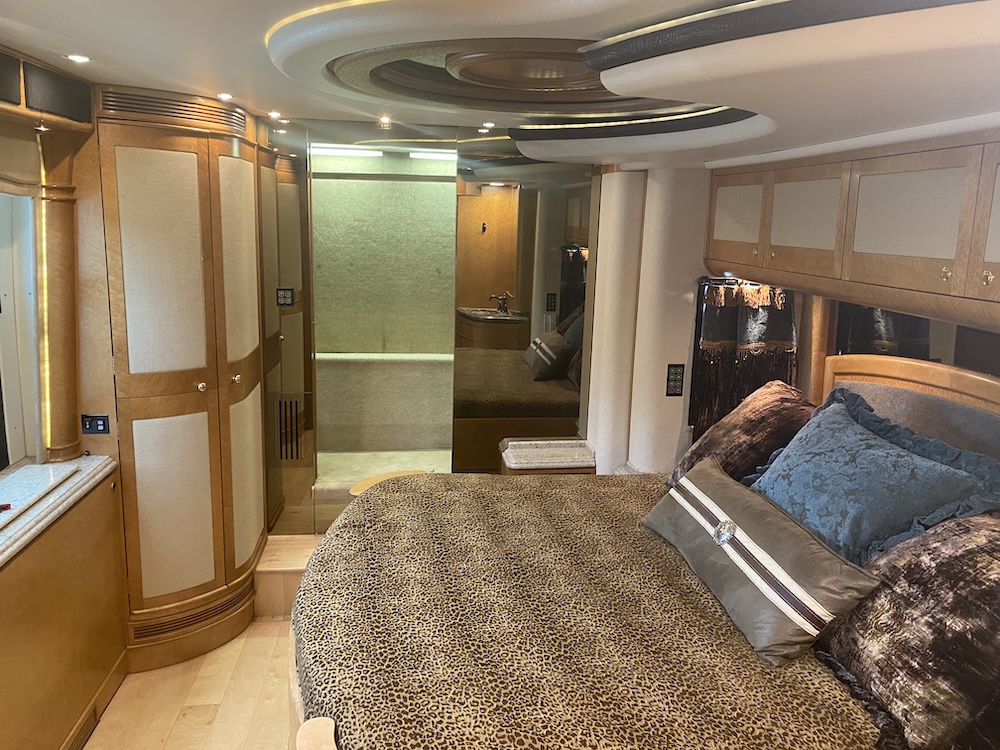 2004 Prevost Bruce XLII For Sale
