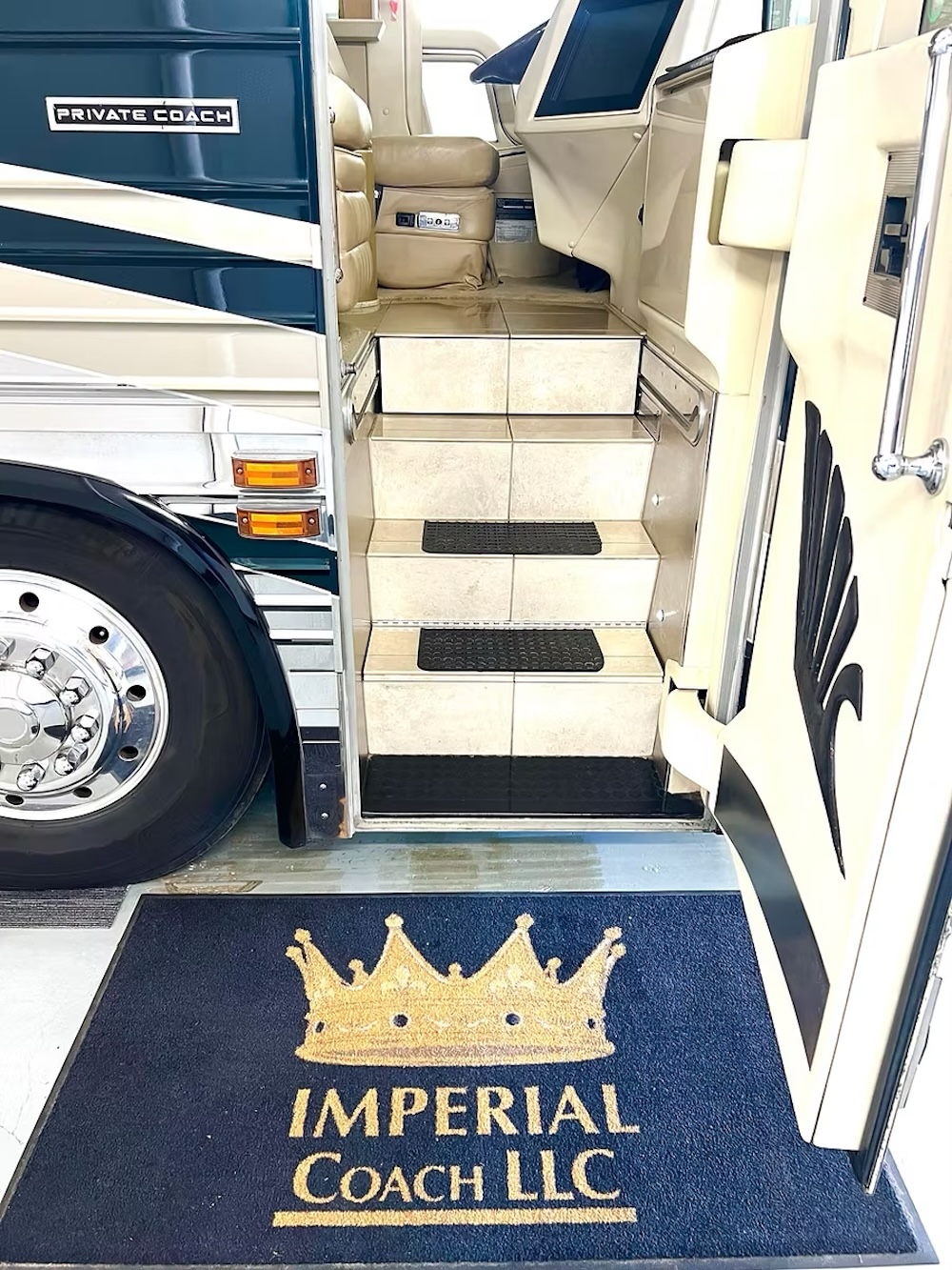 2004 Prevost Country Coach XLII For Sale