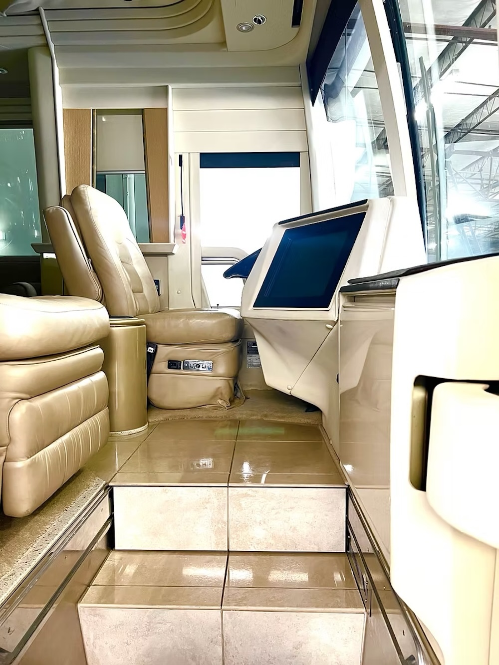 2004 Prevost Country Coach XLII For Sale