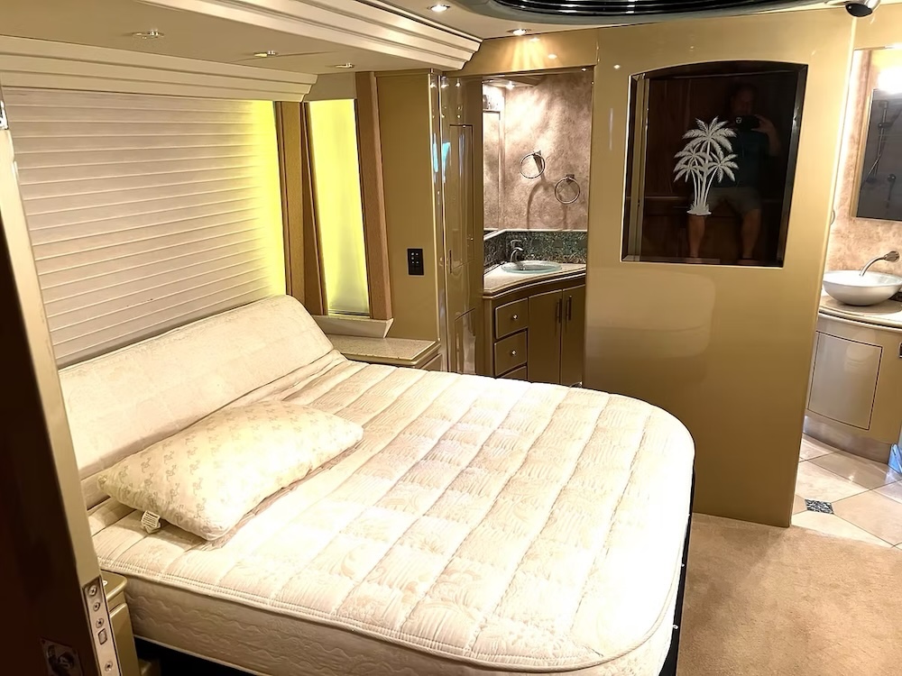 2004 Prevost Country Coach XLII For Sale