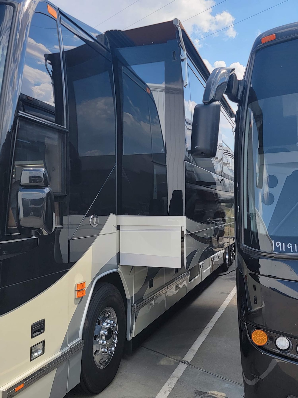 2004 Prevost Featherlite H For Sale