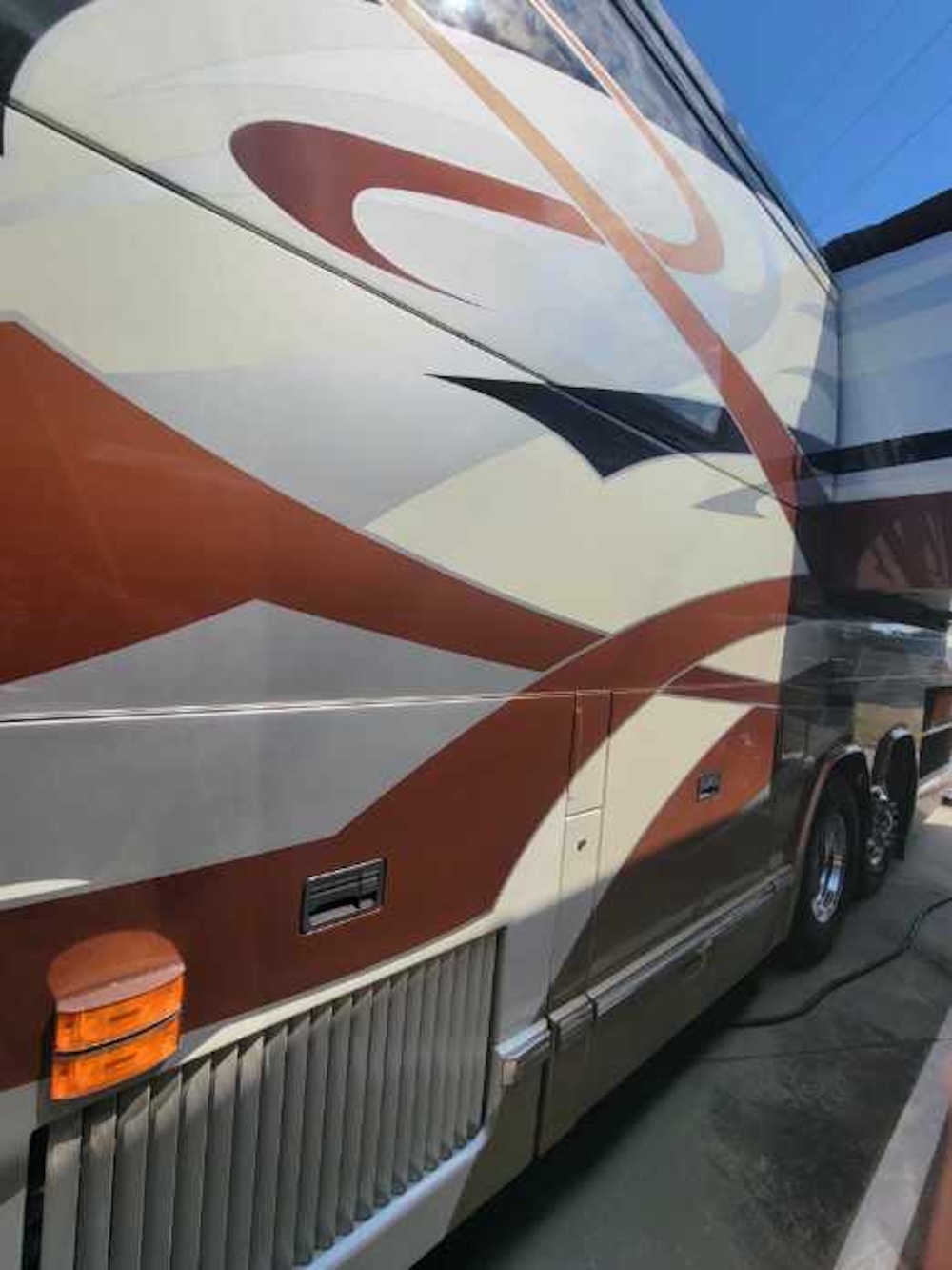 2004 Prevost Featherlite H For Sale
