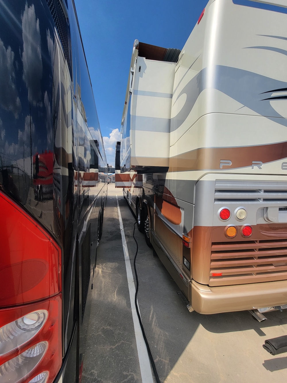 2004 Prevost Featherlite H For Sale