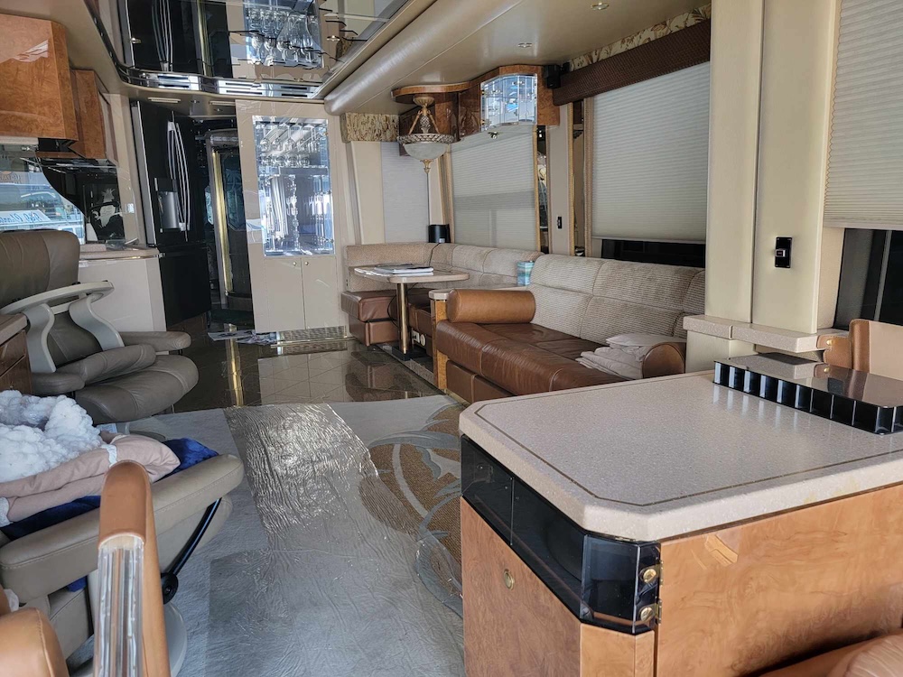 2004 Prevost Featherlite H For Sale