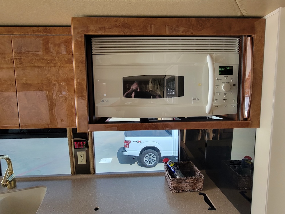 2004 Prevost Featherlite H For Sale