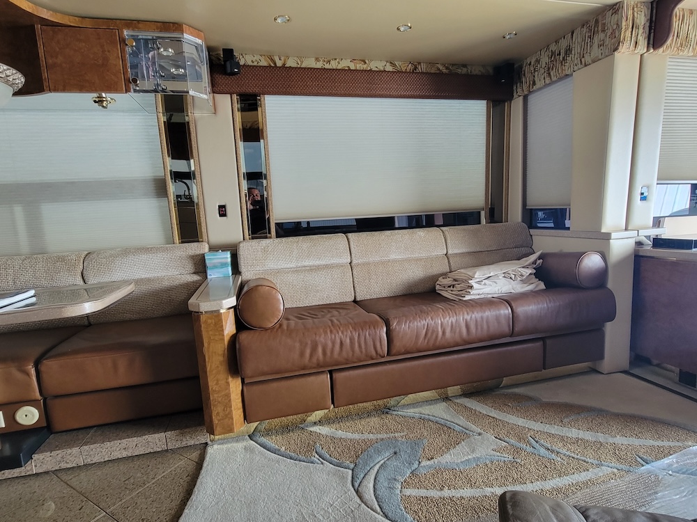 2004 Prevost Featherlite H For Sale