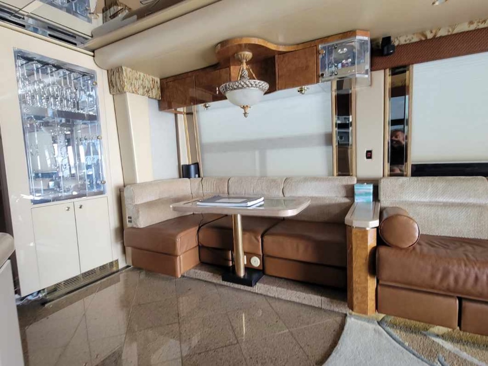 2004 Prevost Featherlite H For Sale