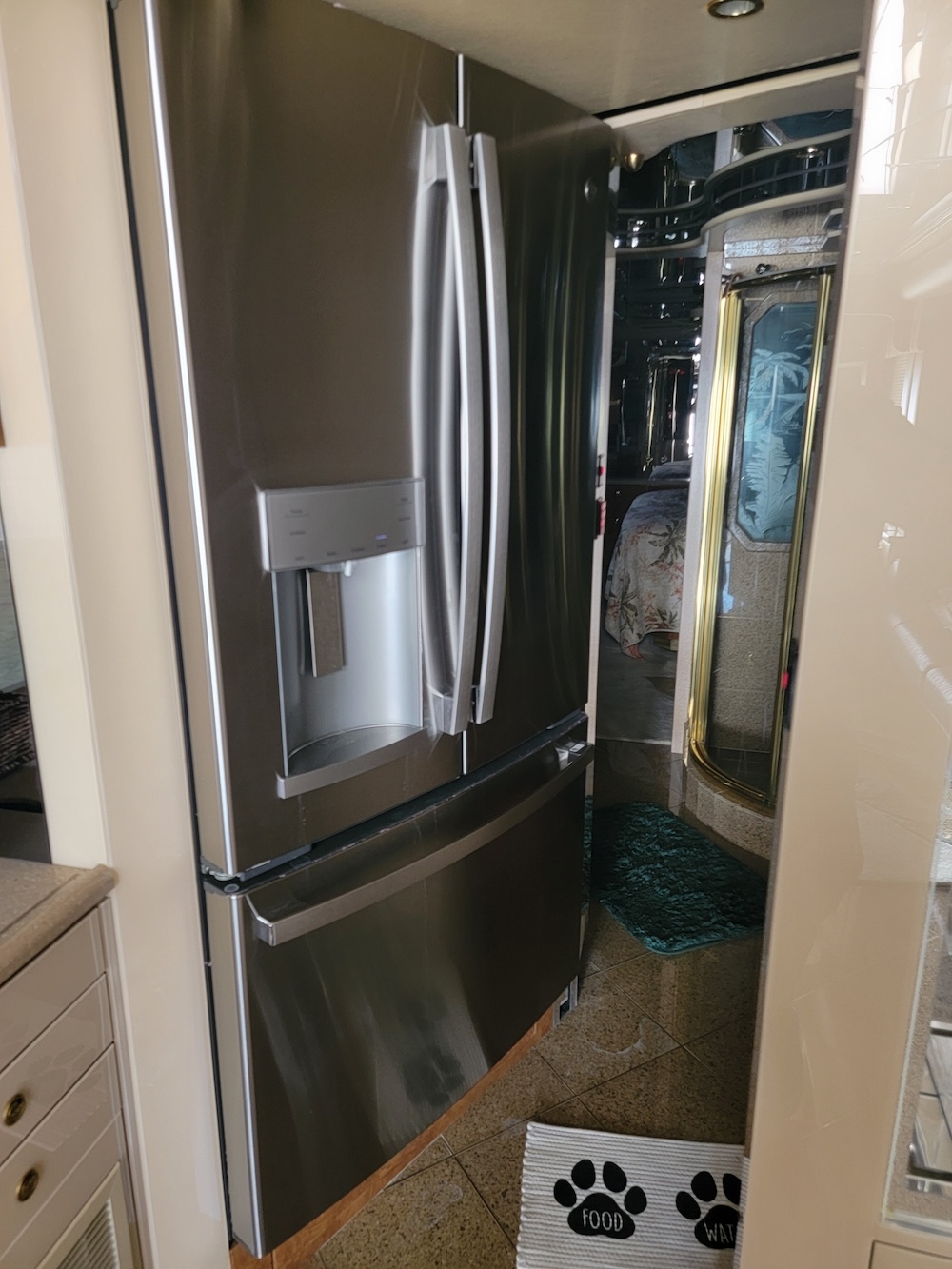 2004 Prevost Featherlite H For Sale