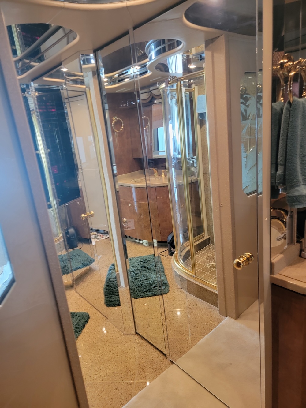 2004 Prevost Featherlite H For Sale