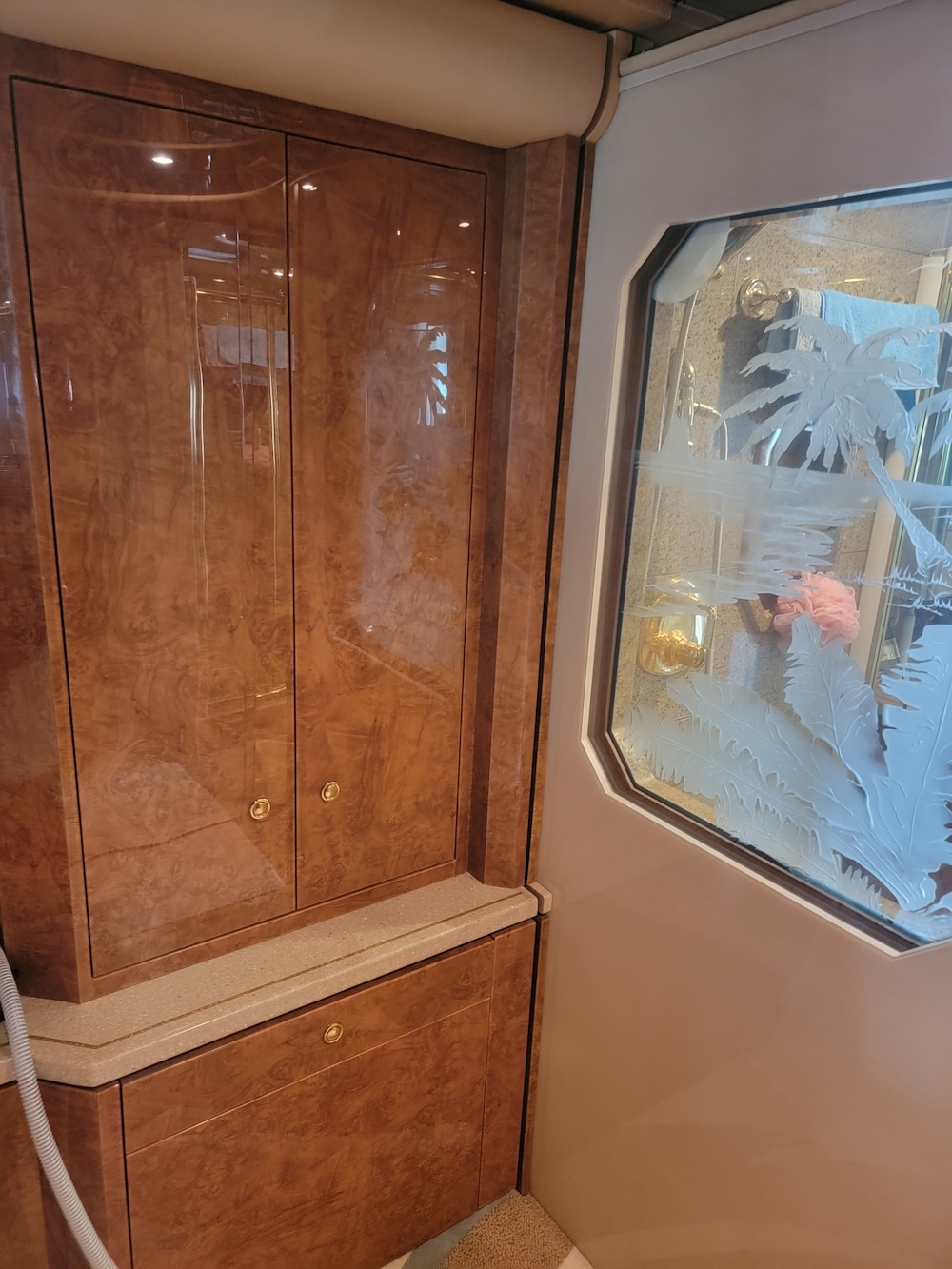 2004 Prevost Featherlite H For Sale