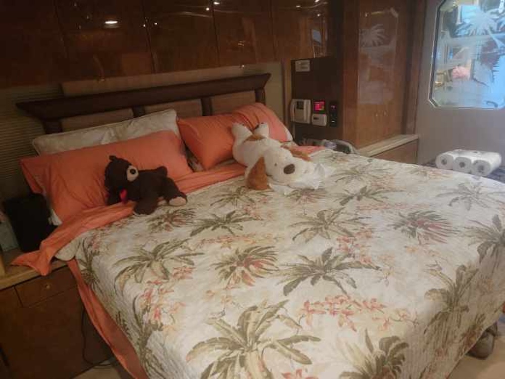 2004 Prevost Featherlite H For Sale