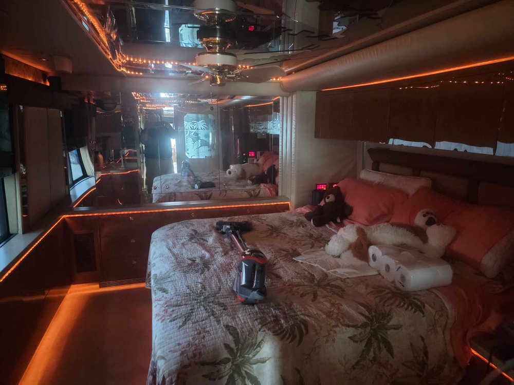2004 Prevost Featherlite H For Sale