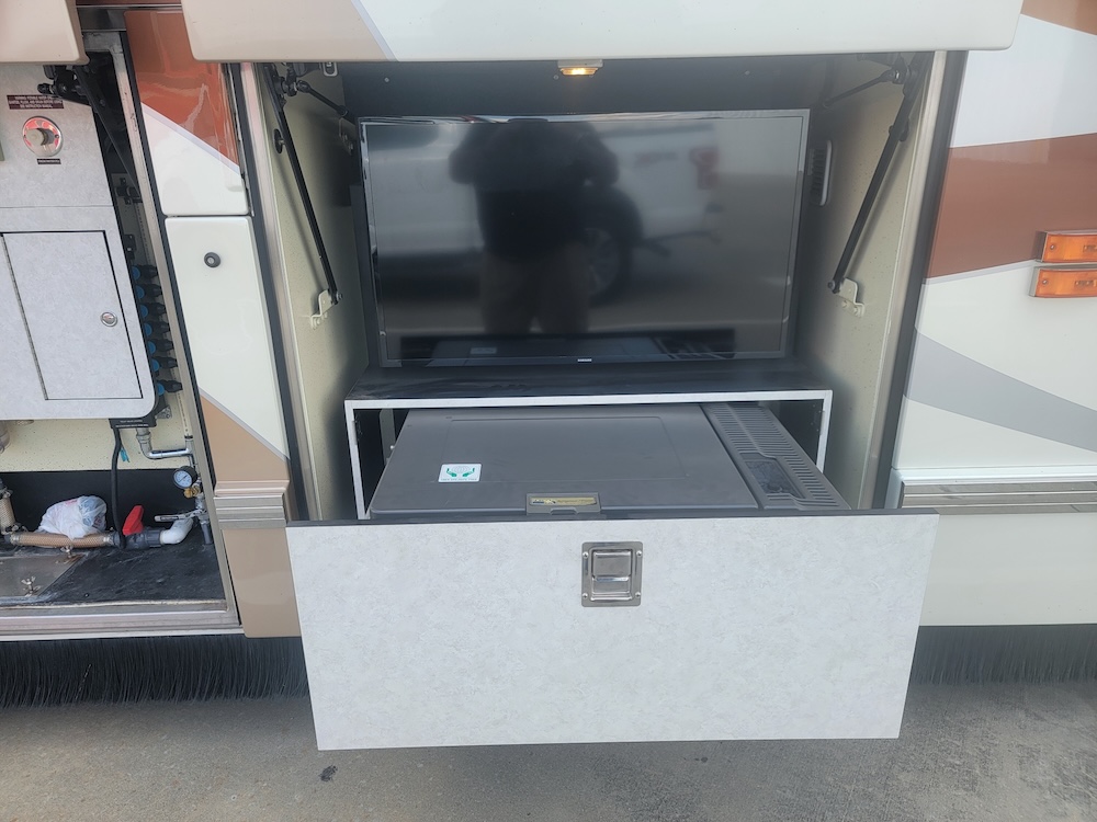 2004 Prevost Featherlite H For Sale