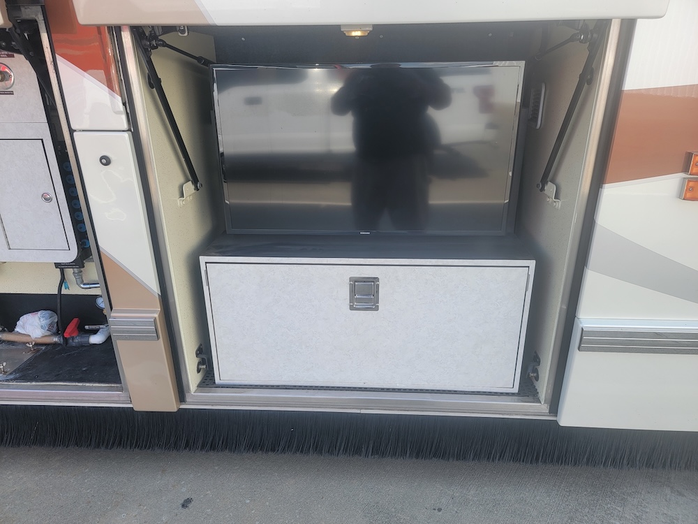 2004 Prevost Featherlite H For Sale