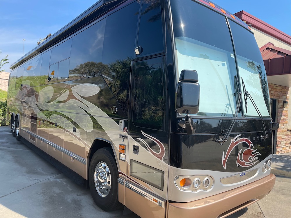 2004 Prevost Featherlite H3-45 For Sale