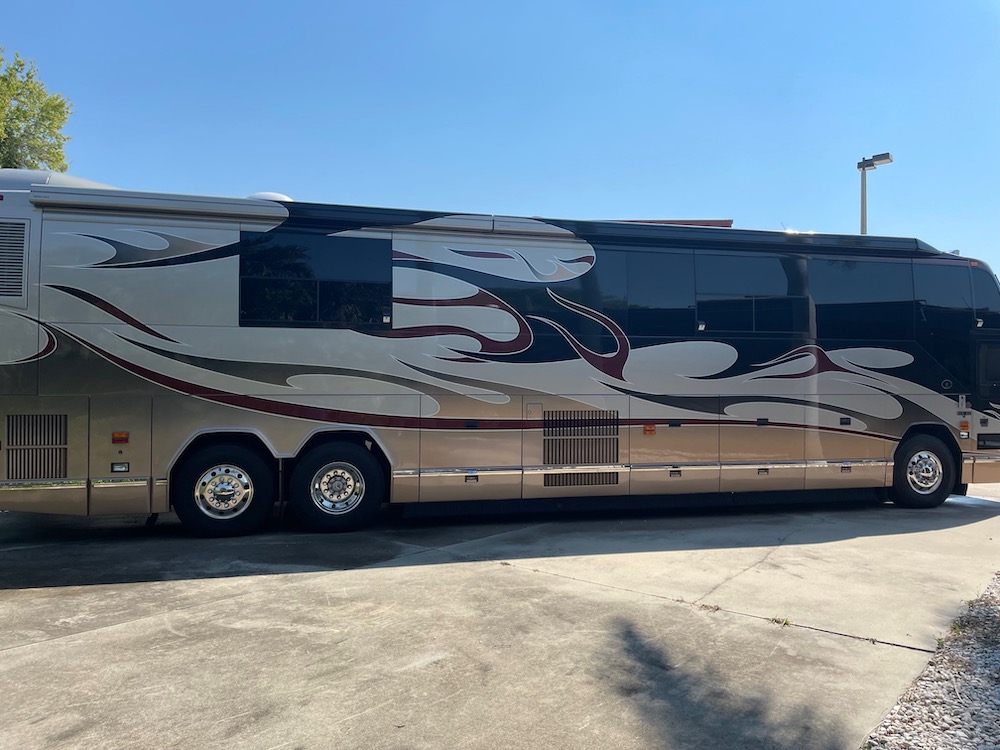 2004 Prevost Featherlite H3-45 For Sale