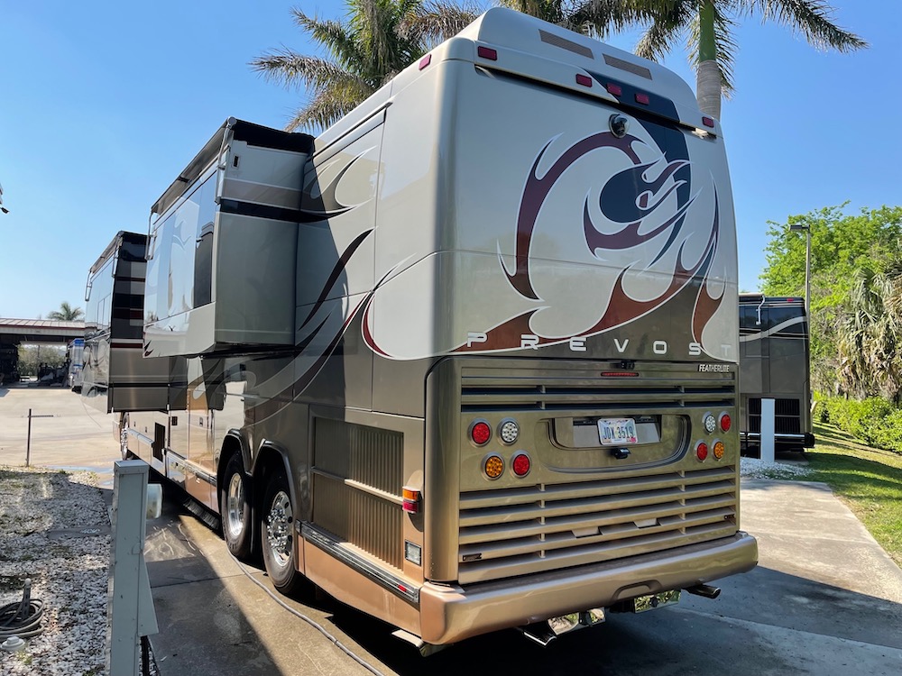 2004 Prevost Featherlite H3-45 For Sale