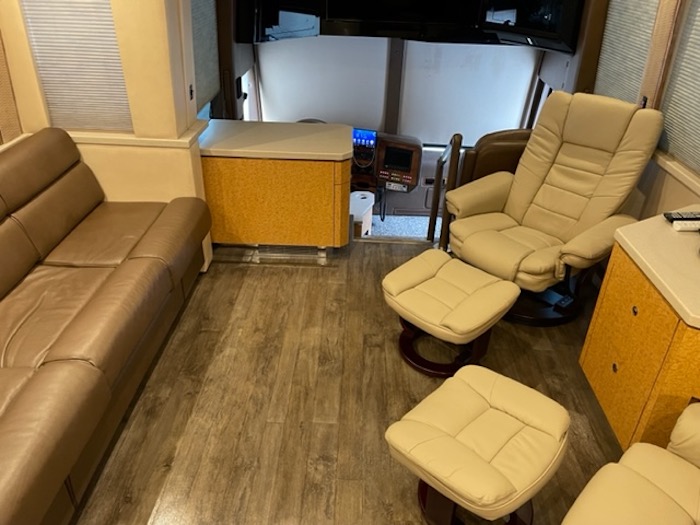 2004 Prevost Featherlite H3-45 For Sale