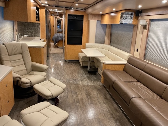 2004 Prevost Featherlite H3-45 For Sale