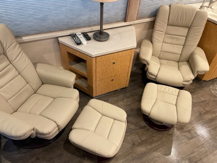 2004 Prevost Featherlite H3-45 For Sale