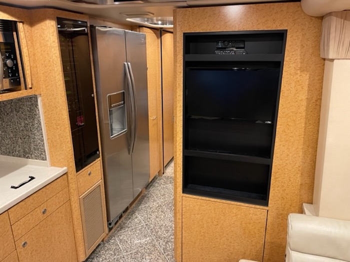 2004 Prevost Featherlite H3-45 For Sale