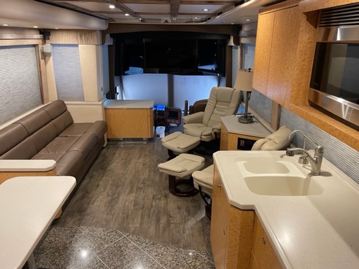 2004 Prevost Featherlite H3-45 For Sale