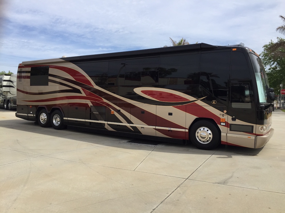 2004 Prevost Featherlite H3-45 For Sale