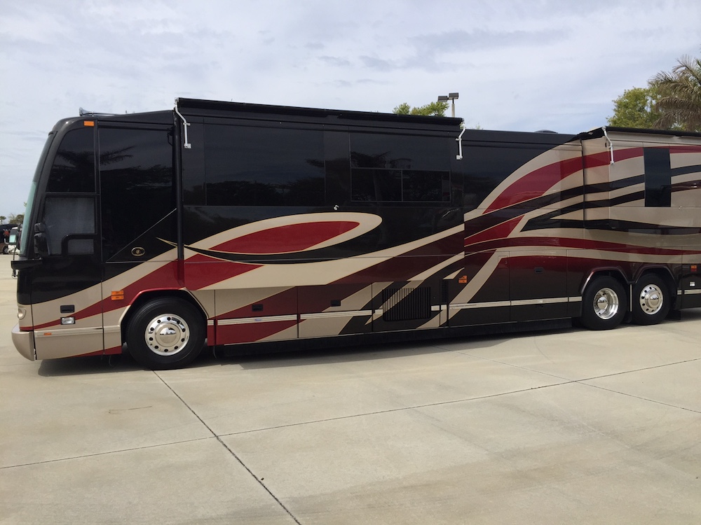 2004 Prevost Featherlite H3-45 For Sale