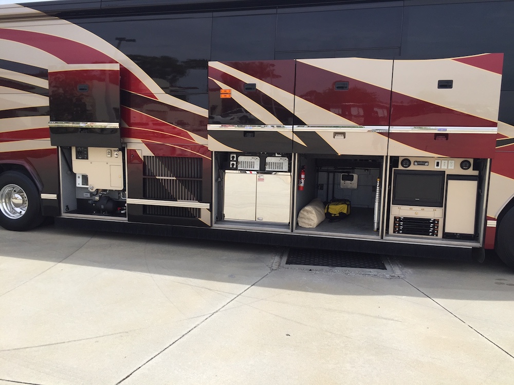 2004 Prevost Featherlite H3-45 For Sale