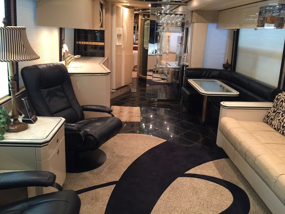2004 Prevost Featherlite H3-45 For Sale