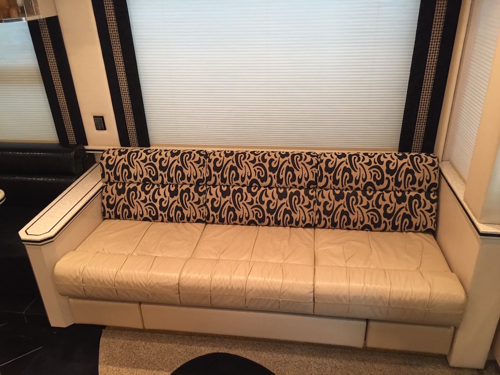 2004 Prevost Featherlite H3-45 For Sale