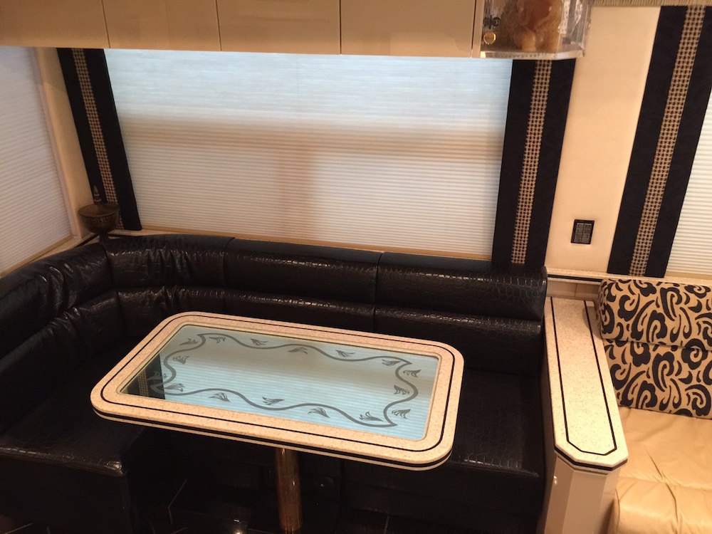 2004 Prevost Featherlite H3-45 For Sale
