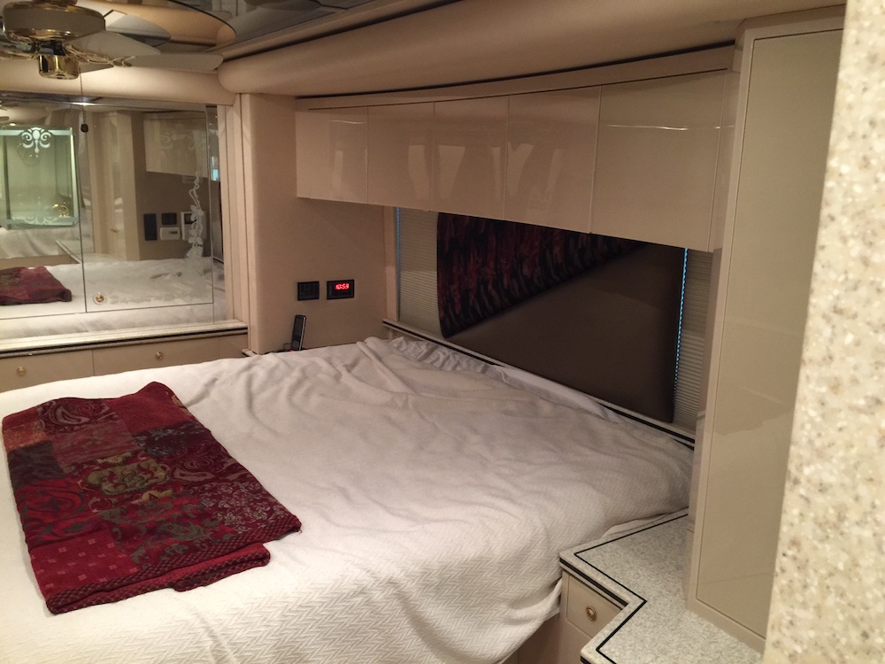 2004 Prevost Featherlite H3-45 For Sale