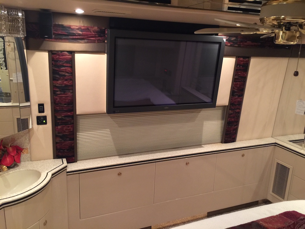 2004 Prevost Featherlite H3-45 For Sale