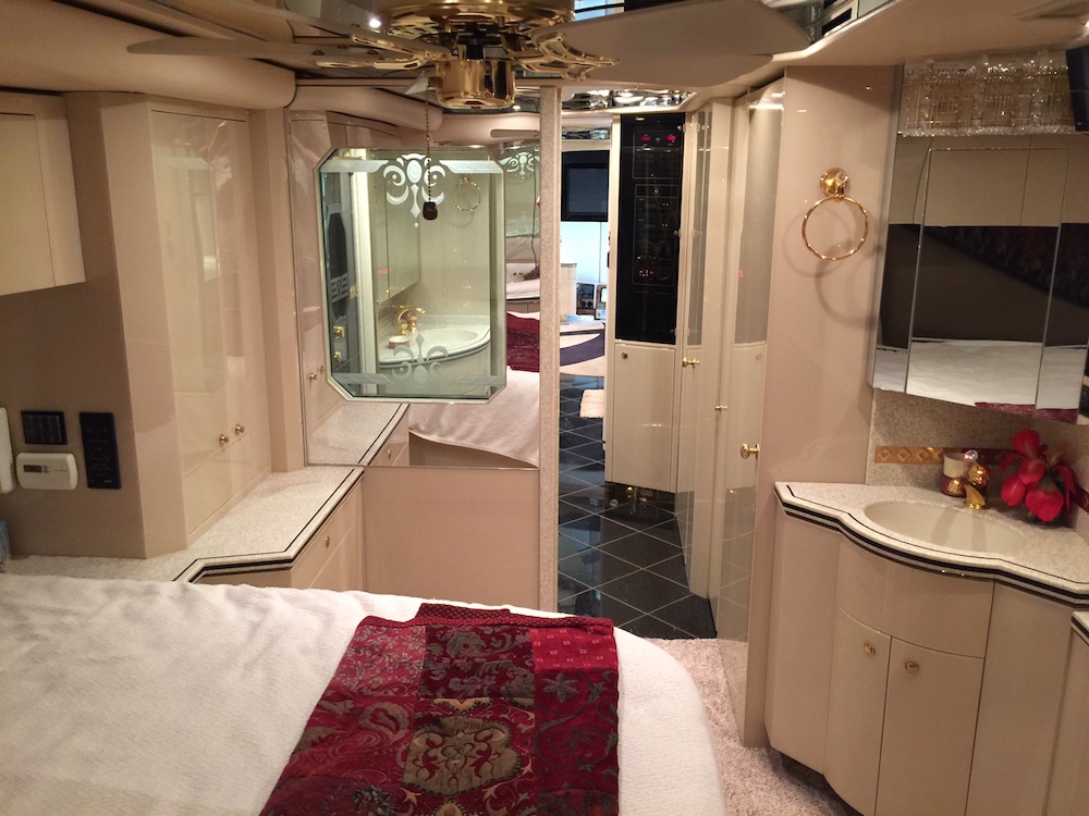 2004 Prevost Featherlite H3-45 For Sale